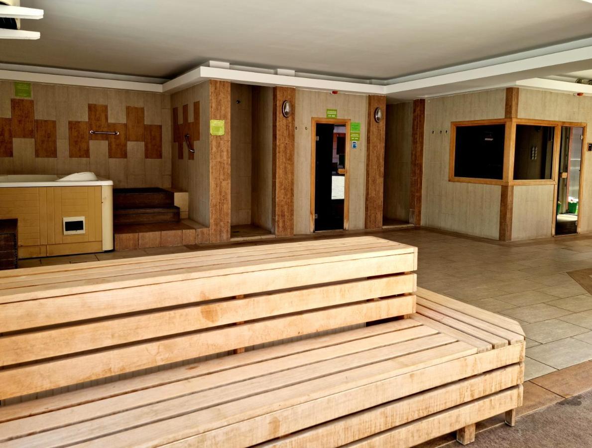Relax Wellness Studio Hajduszoboszlo Apartment Екстериор снимка