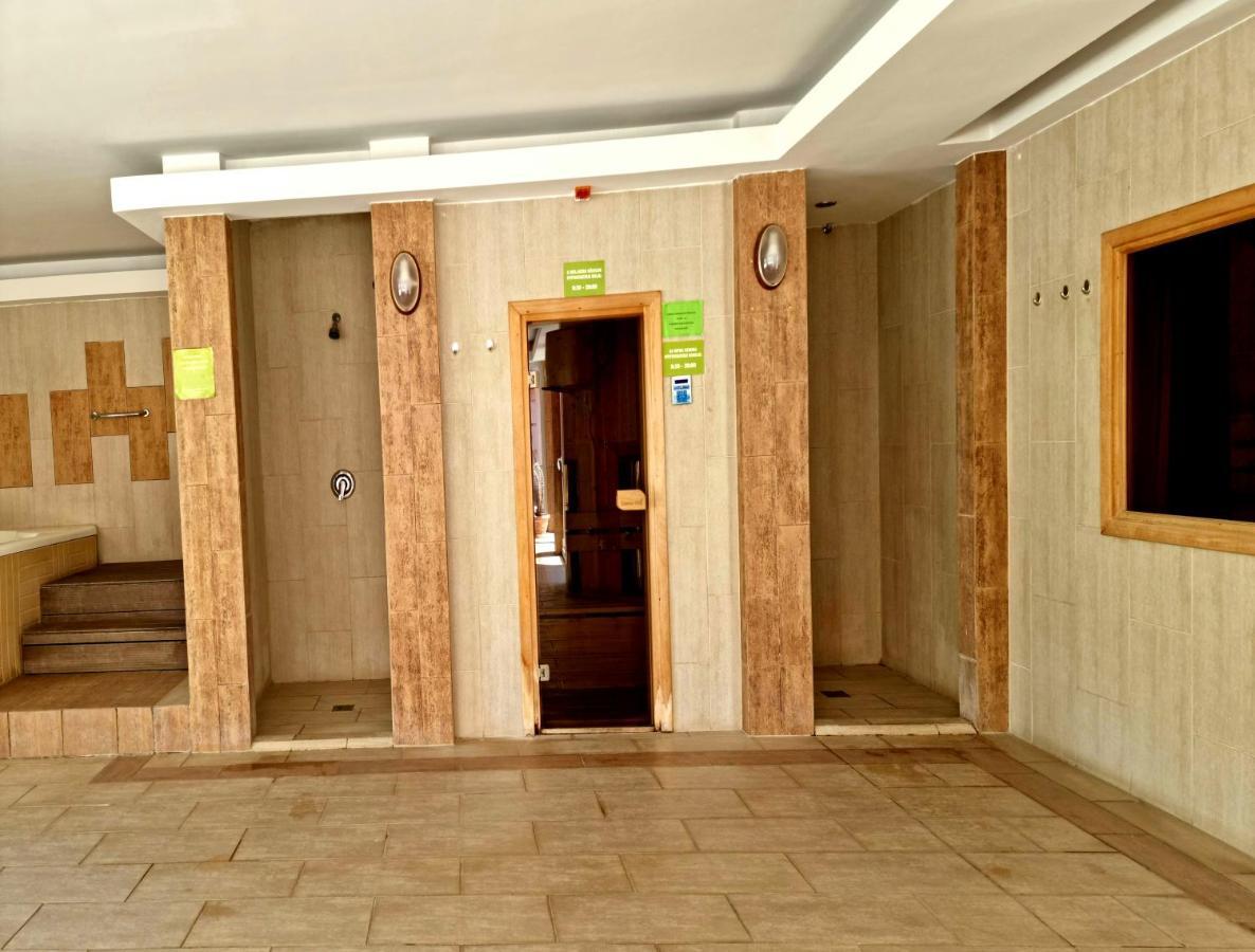 Relax Wellness Studio Hajduszoboszlo Apartment Екстериор снимка