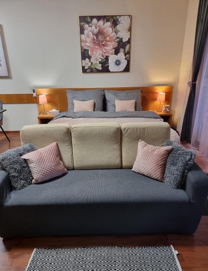 Relax Wellness Studio Hajduszoboszlo Apartment Екстериор снимка