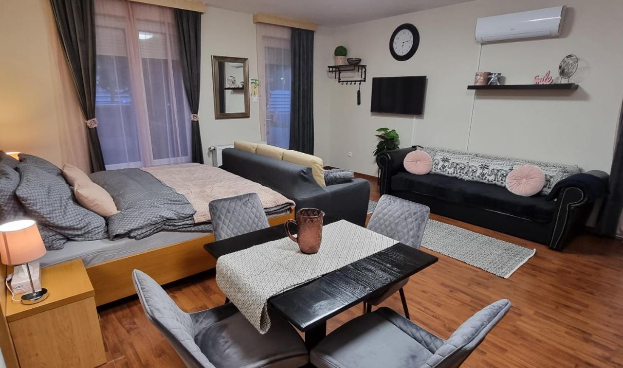 Relax Wellness Studio Hajduszoboszlo Apartment Екстериор снимка