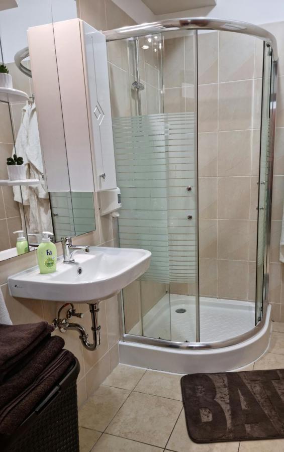 Relax Wellness Studio Hajduszoboszlo Apartment Екстериор снимка