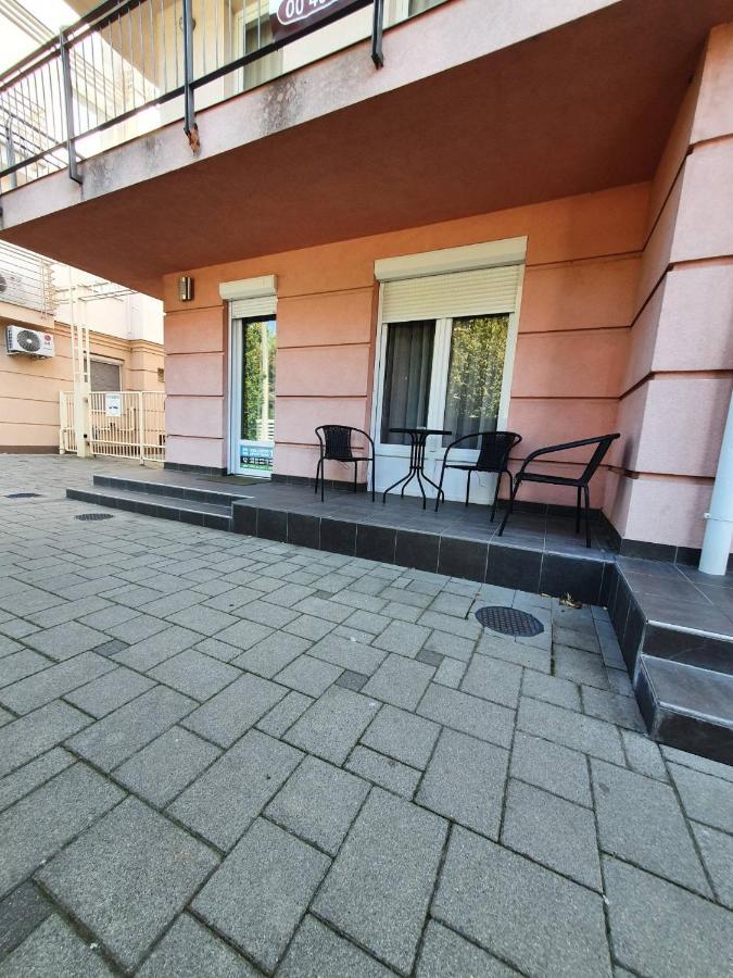 Relax Wellness Studio Hajduszoboszlo Apartment Екстериор снимка