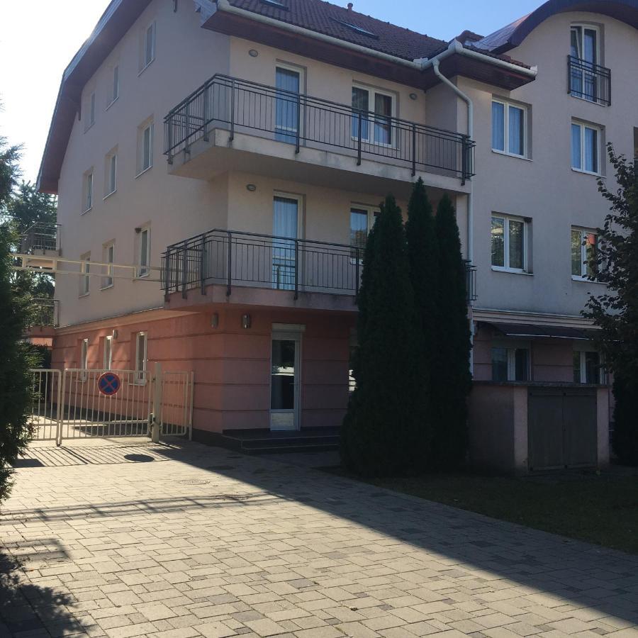 Relax Wellness Studio Hajduszoboszlo Apartment Екстериор снимка